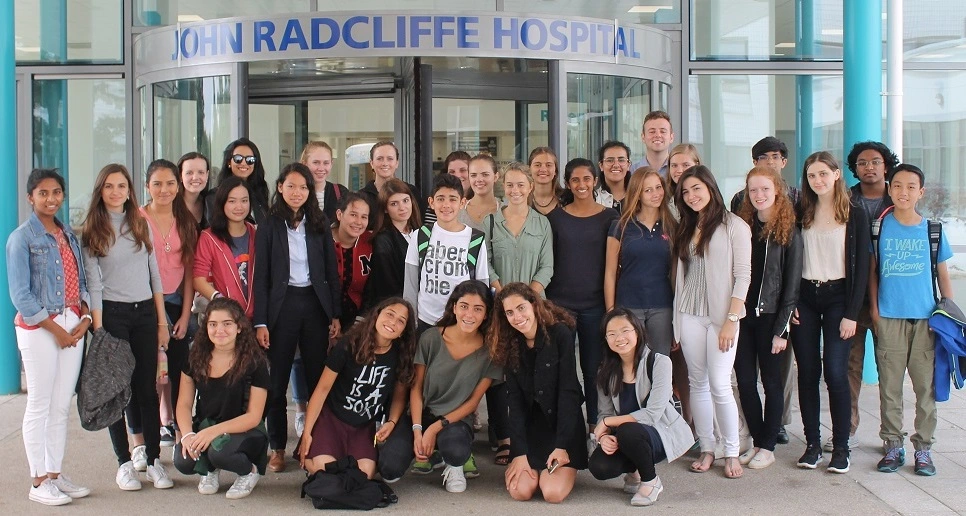 Students outside John Radcliffe Hospital