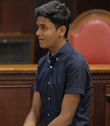 A students speaking about his experience during an Oxford Scholastica summer school.